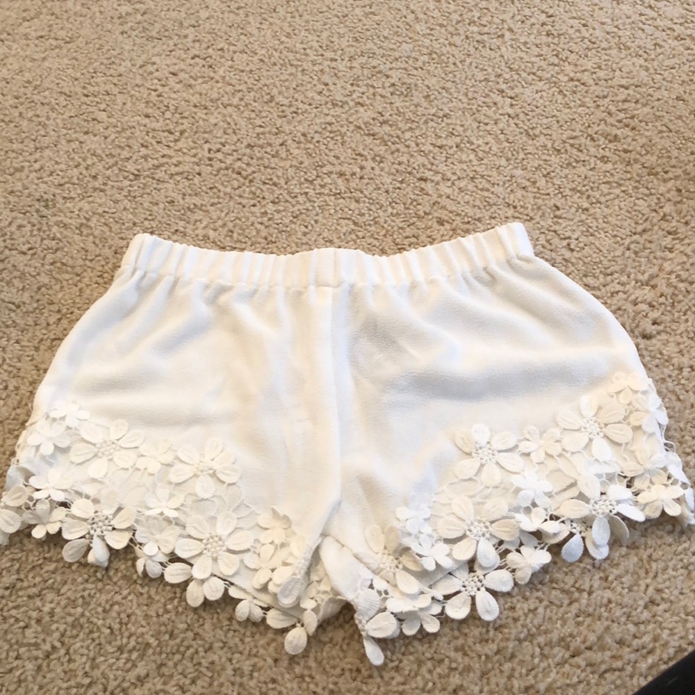 Cute lace white shorts
